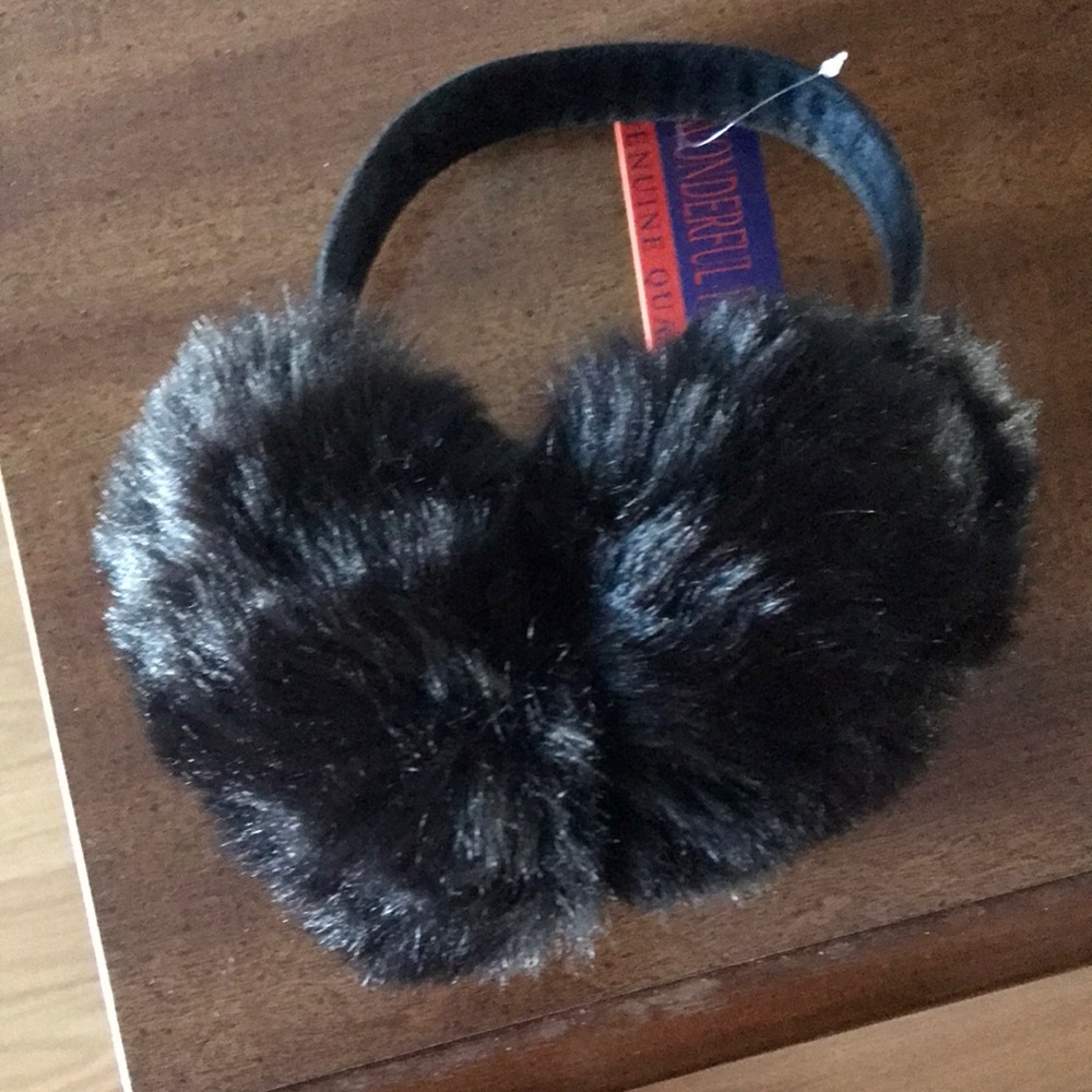 Women’s black ear muffs new with tags